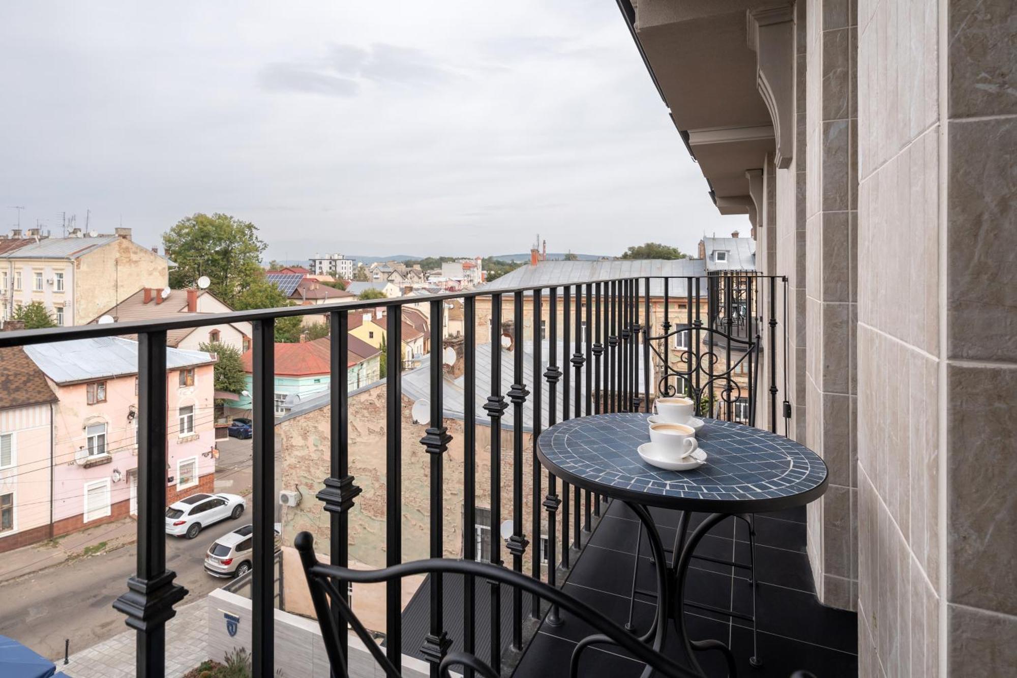 Ridge Apartments Chernivtsi Ngoại thất bức ảnh